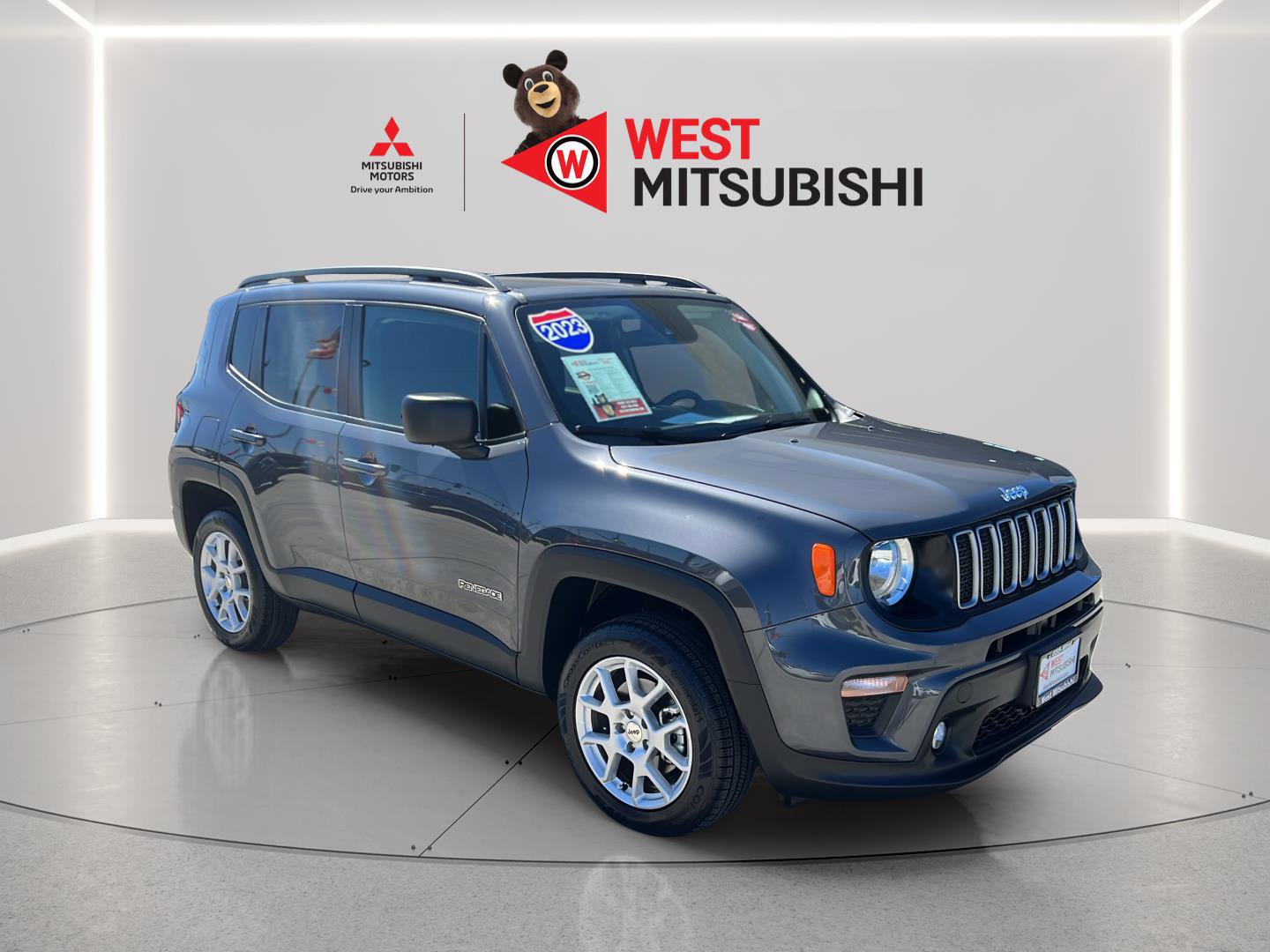 Used 2023 Jeep Renegade Latitude w/ Sun & Fun Group AWD/4WD image 7