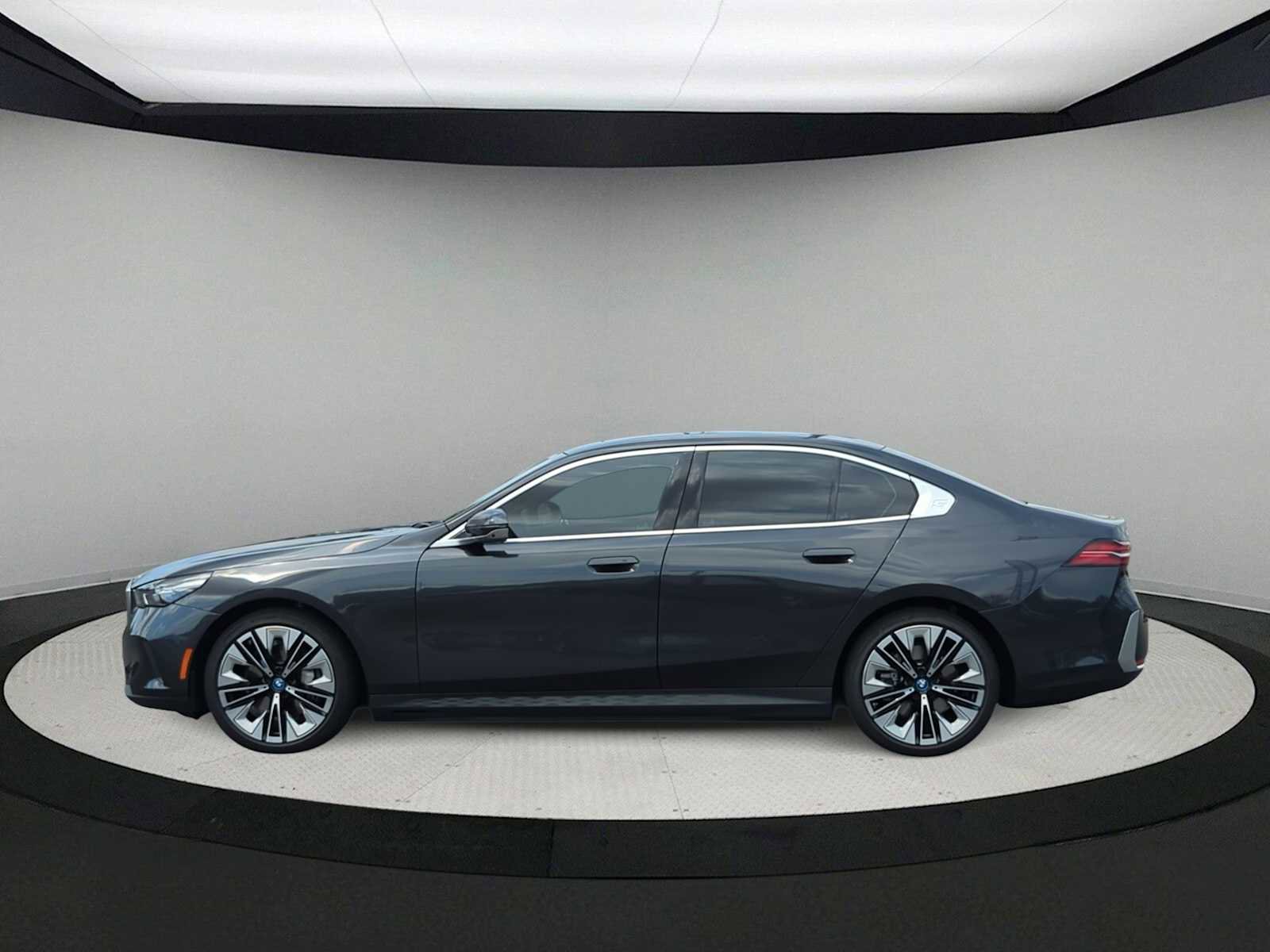 Used 2024 BMW i5 eDrive40i w/ Premium Package image 5