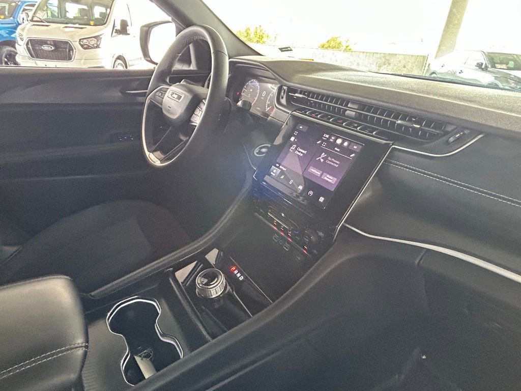 Used 2025 Jeep Grand Cherokee L Laredo image 36