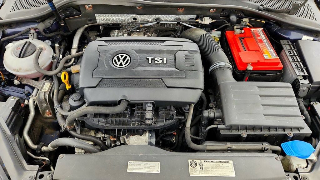 Used 2017 Volkswagen GTI SE FWD image 26