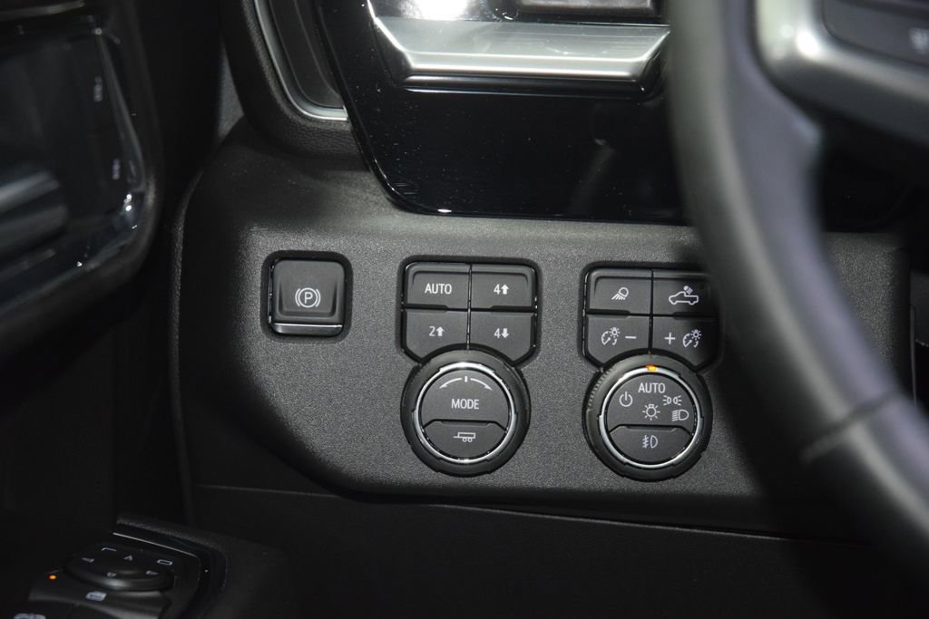 Used 2026 Chevrolet Silverado 1500 LT Trail Boss w/ LT Trail Boss Premium Package AWD/4WD image 39