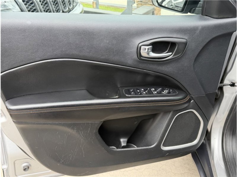 Used 2020 Jeep Compass Limited FWD image 15