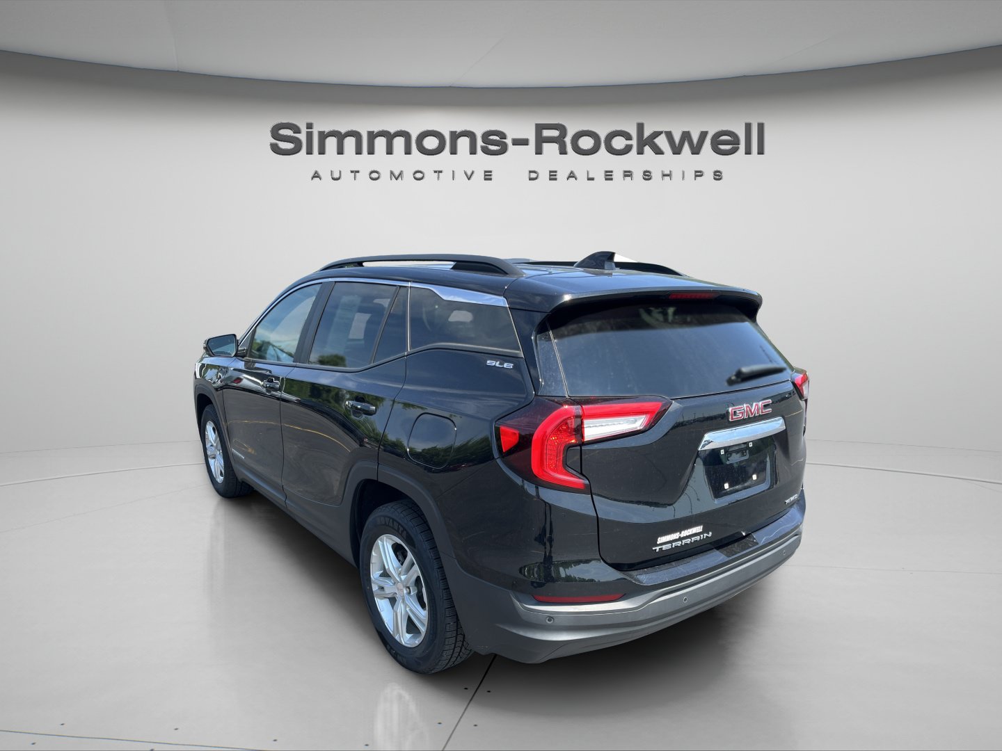 Used 2023 GMC Terrain SLE w/ Driver Convenience Package AWD/4WD image 3