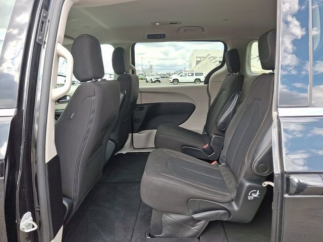Used 2023 Chrysler Voyager LX image 11