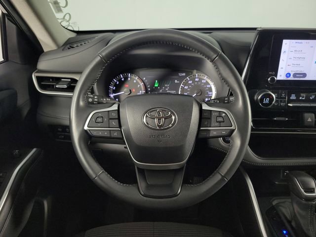 Used 2024 Toyota Highlander LE AWD/4WD image 22