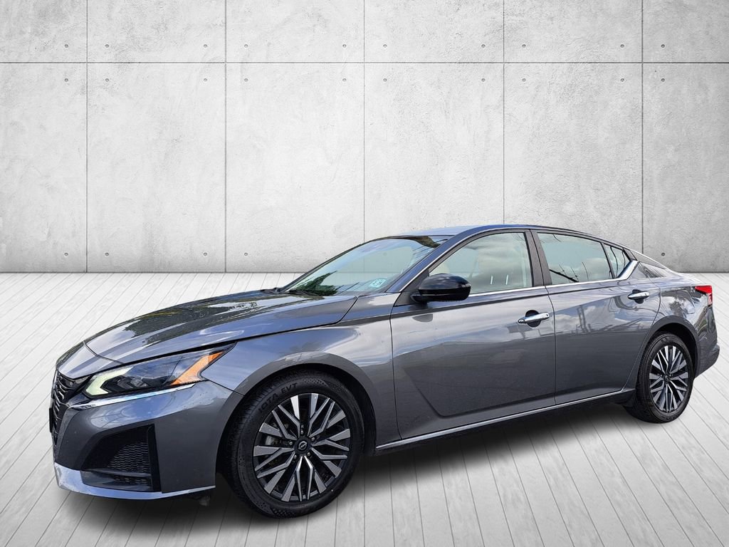 Used 2024 Nissan Altima 2.5 SV FWD image 1