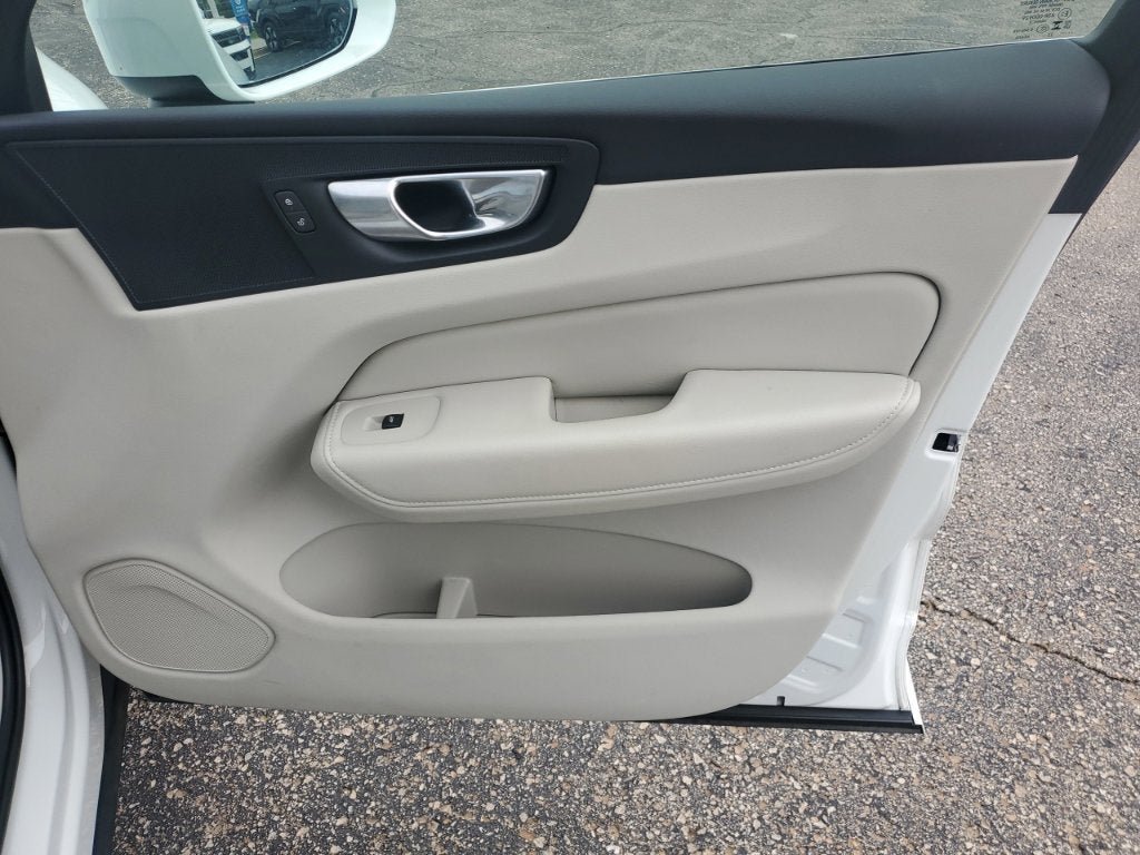 Used 2023 Volvo XC60 B5 Plus FWD image 41