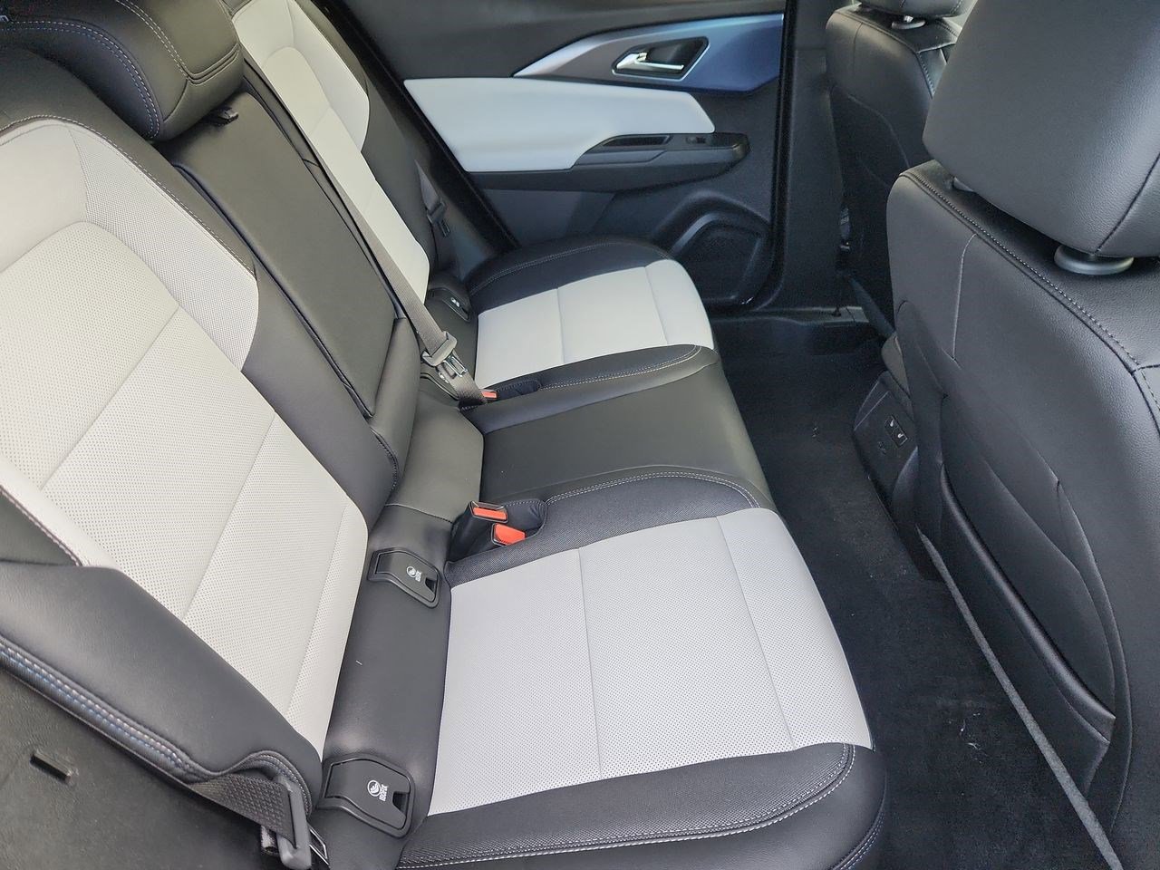 New 2026 Chevrolet Equinox EV LT image 30