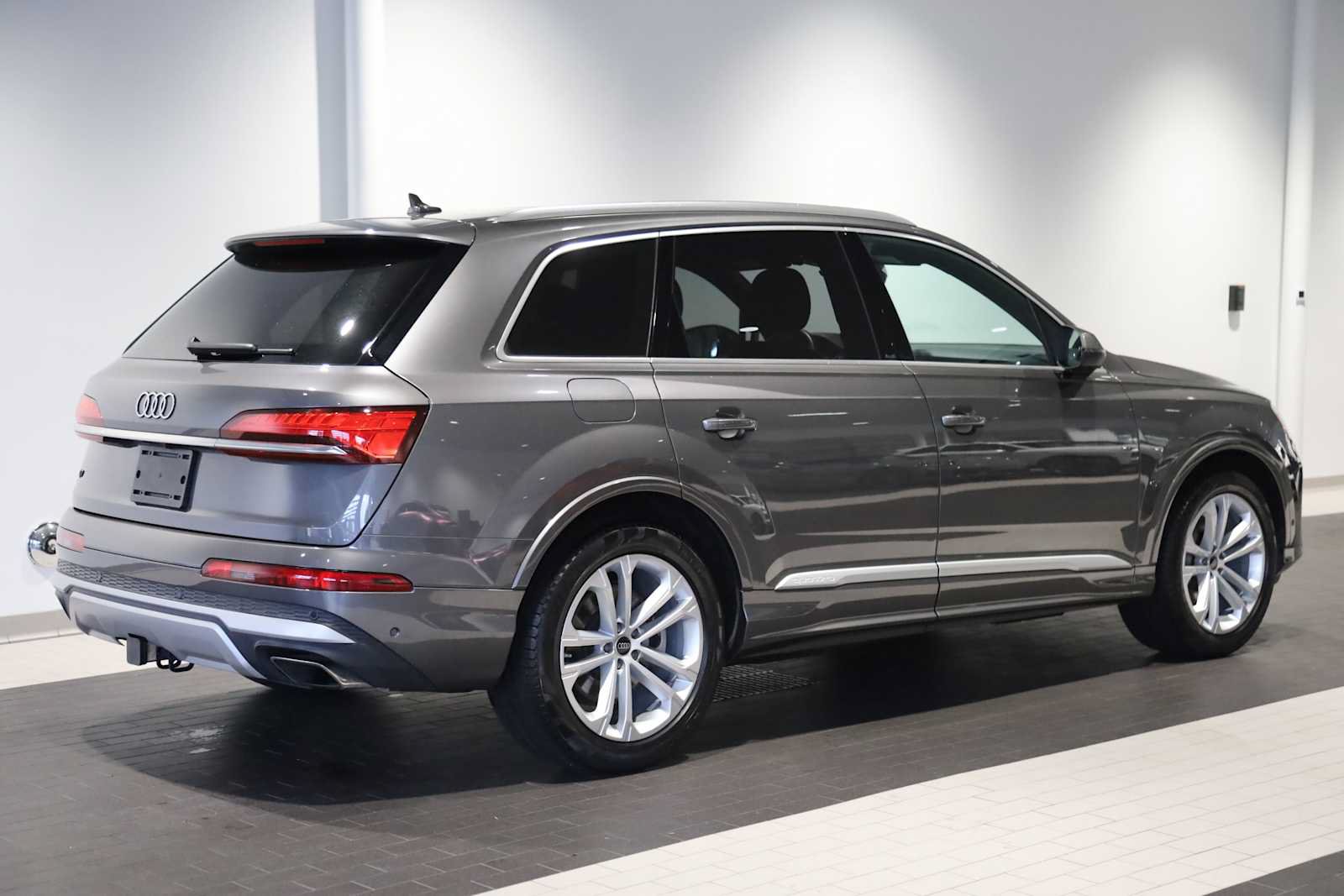 Used 2025 Audi Q7 3.0T Prestige w/ Prestige Package AWD/4WD image 7