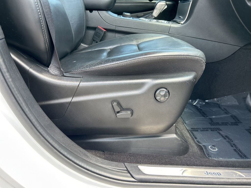 Used 2022 Jeep Grand Cherokee Limited AWD/4WD image 35