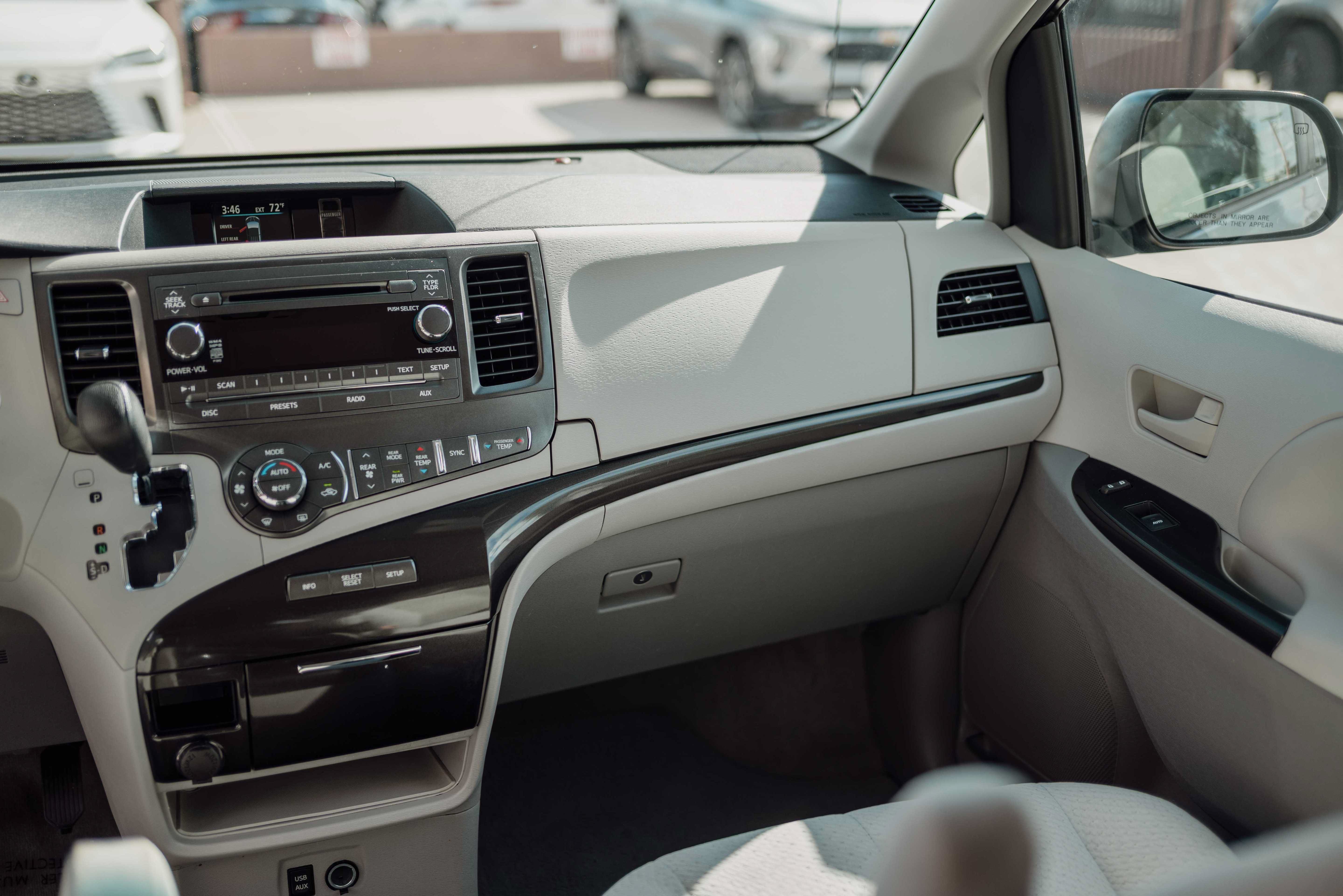 Used 2014 Toyota Sienna LE FWD image 8