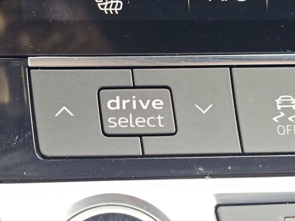 Used 2022 Audi e-tron Premium image 11