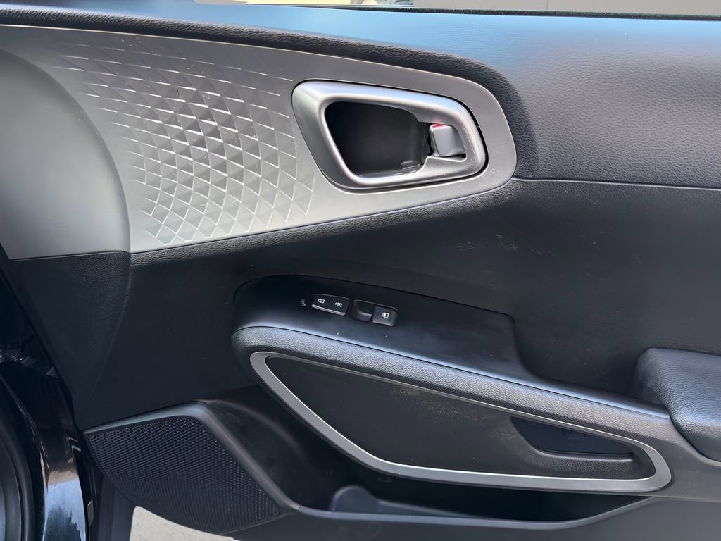 Used 2023 Kia Soul LX w/ Option Group 015 image 17