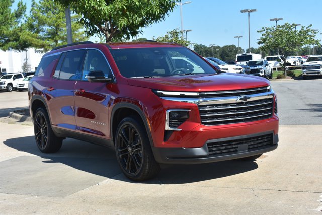 New 2027 Chevrolet Traverse LT w/ Driver Confidence Package FWD image 3