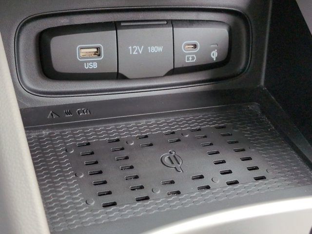 Used 2026 Hyundai Venue SEL FWD image 21
