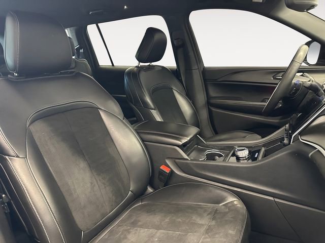 Used 2024 Jeep Grand Cherokee L Laredo AWD/4WD image 15