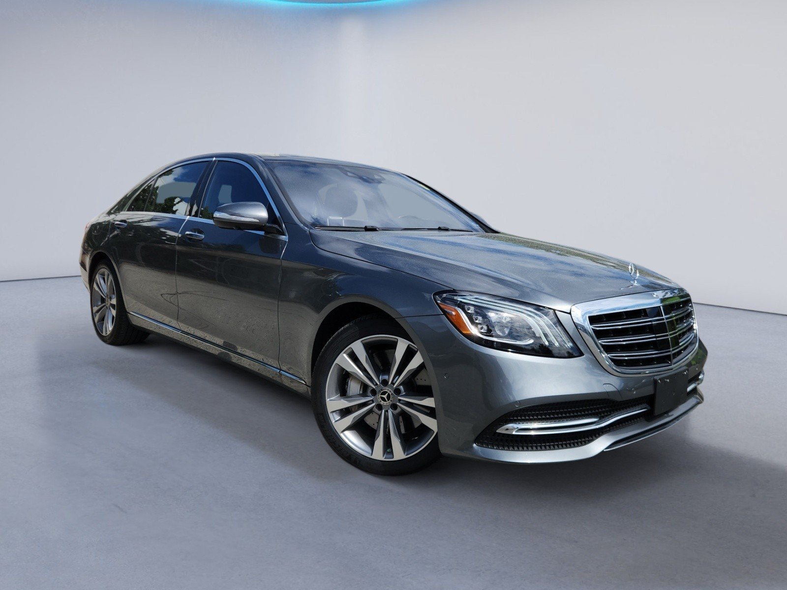 Used 2018 Mercedes-Benz S 560 4MATIC Sedan image 2