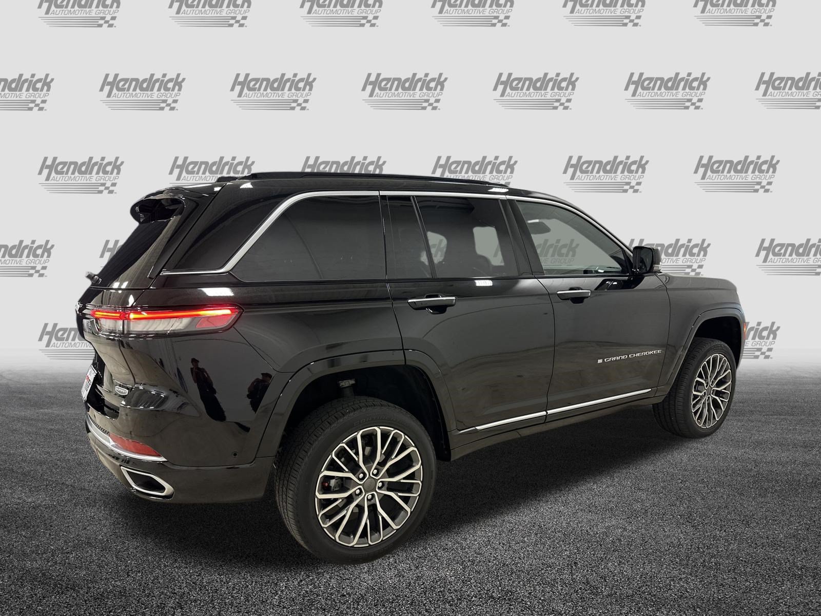 Used 2024 Jeep Grand Cherokee Summit AWD/4WD image 10