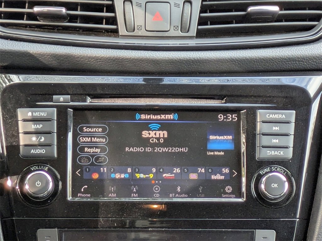 Used 2018 Nissan Rogue SV w/ Premium Package image 18