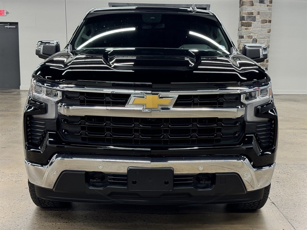 Used 2025 Chevrolet Silverado 1500 LT w/ Safety Package AWD/4WD image 2