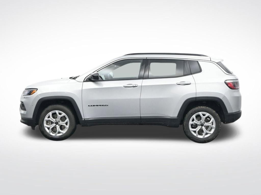 Used 2025 Jeep Compass Latitude image 10