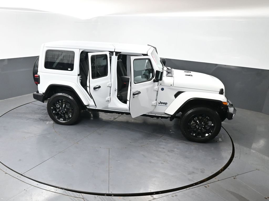 Used 2025 Jeep Wrangler Unlimited Sahara w/ Safety Group AWD/4WD image 59