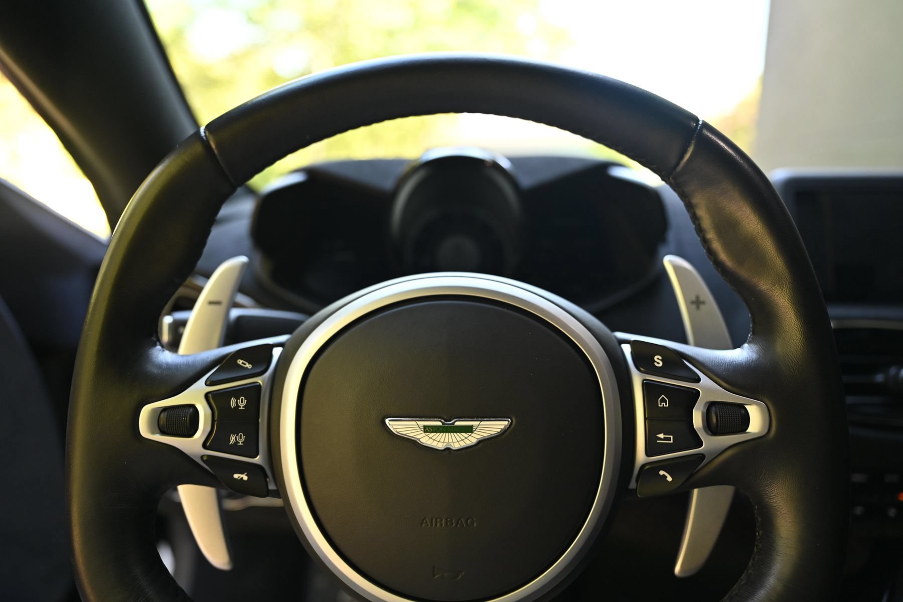 Used 2020 Aston Martin V8 Vantage Coupe RWD image 36