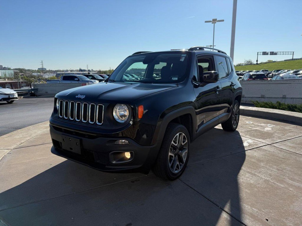 Used 2018 Jeep Renegade Latitude w/ Cold Weather Group AWD/4WD image 11