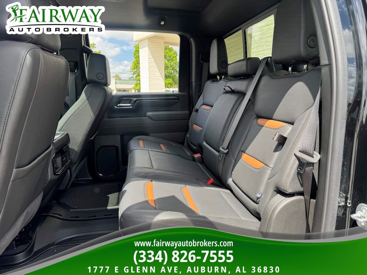 Used 2025 GMC Sierra 2500 AT4 w/ Technology Package image 11
