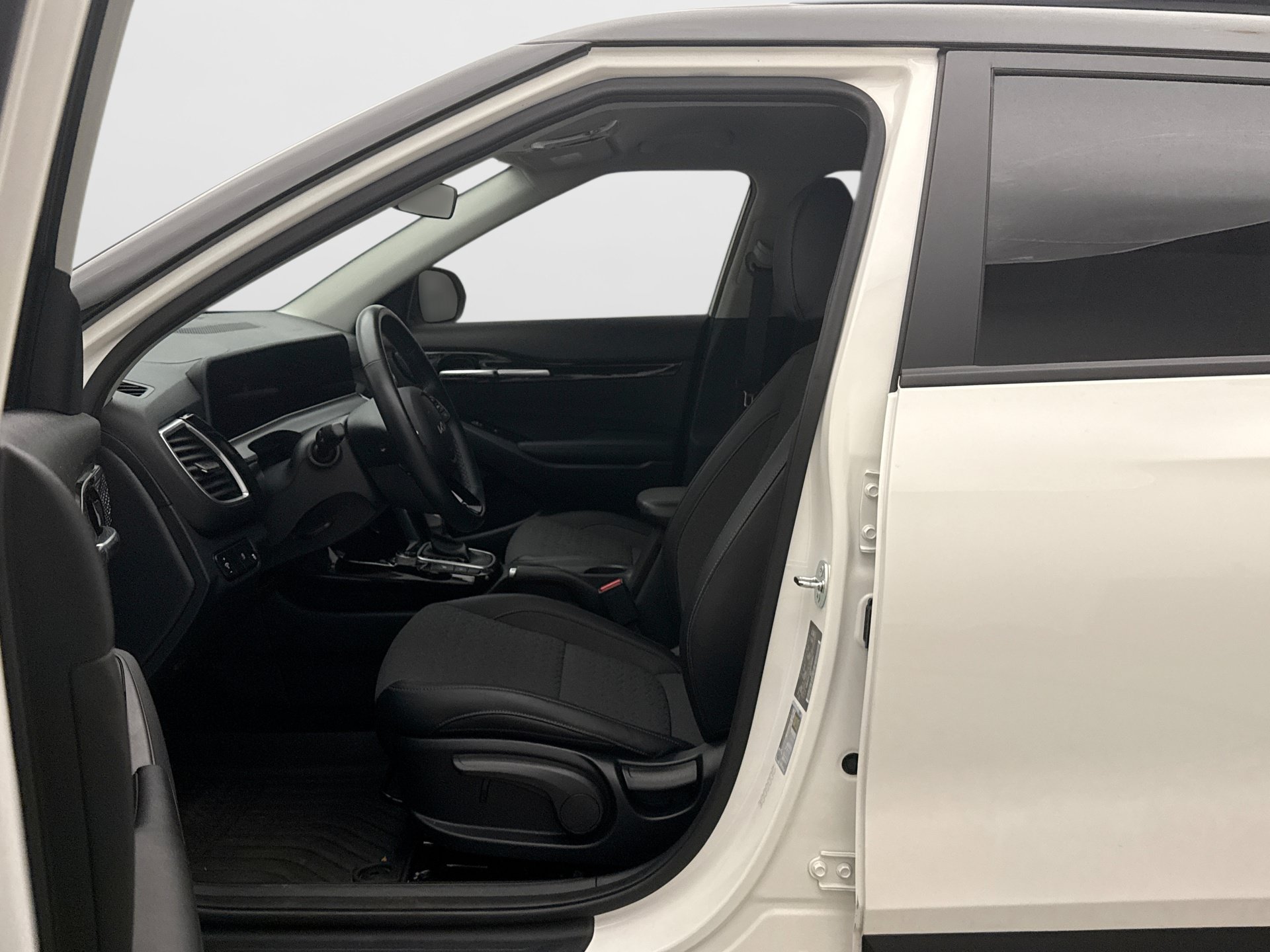 Used 2025 Kia Seltos S AWD/4WD image 8
