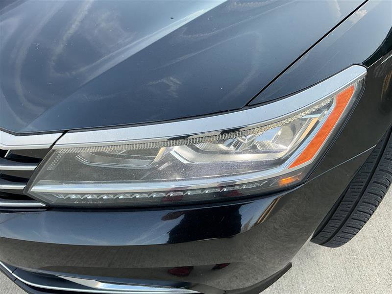 Used 2016 Volkswagen Passat 1.8T w/ Lighting Package image 17