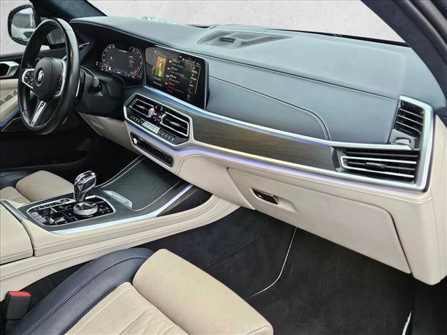 Used 2022 BMW X7 M50i w/ Dynamic Handling Package image 25