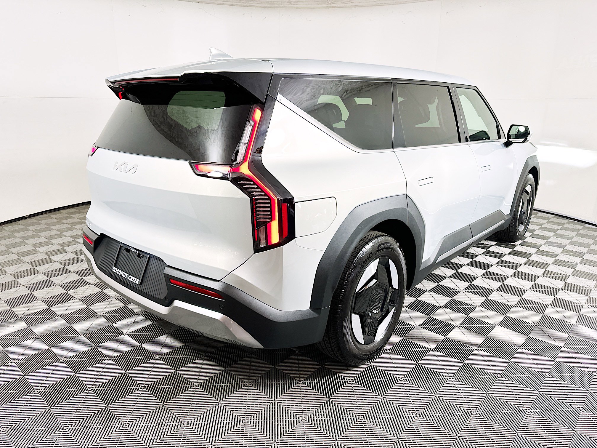 Used 2026 Kia EV9 Light image 3