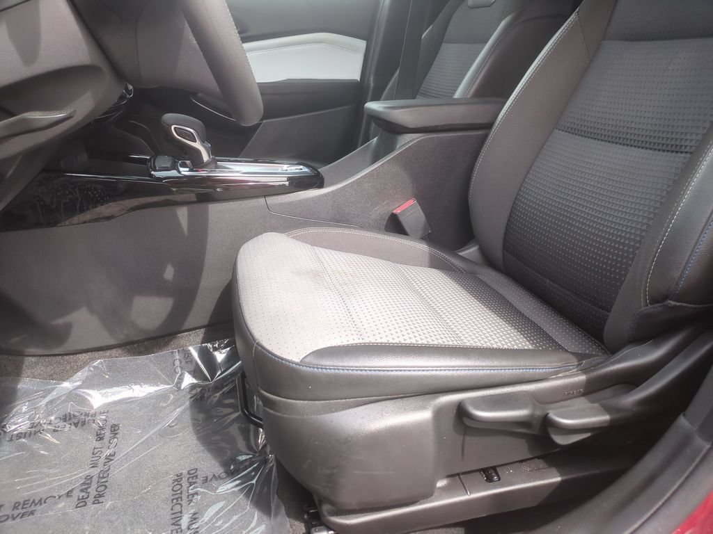 Used 2024 Chevrolet Trax LT FWD image 12