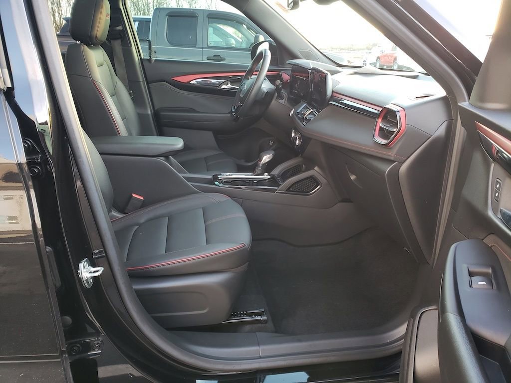 Used 2024 Chevrolet TrailBlazer RS w/ Convenience Package image 16