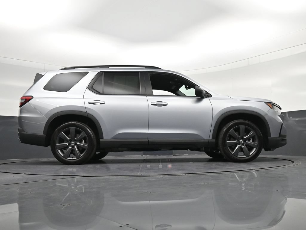 Used 2025 Honda Pilot Sport image 28