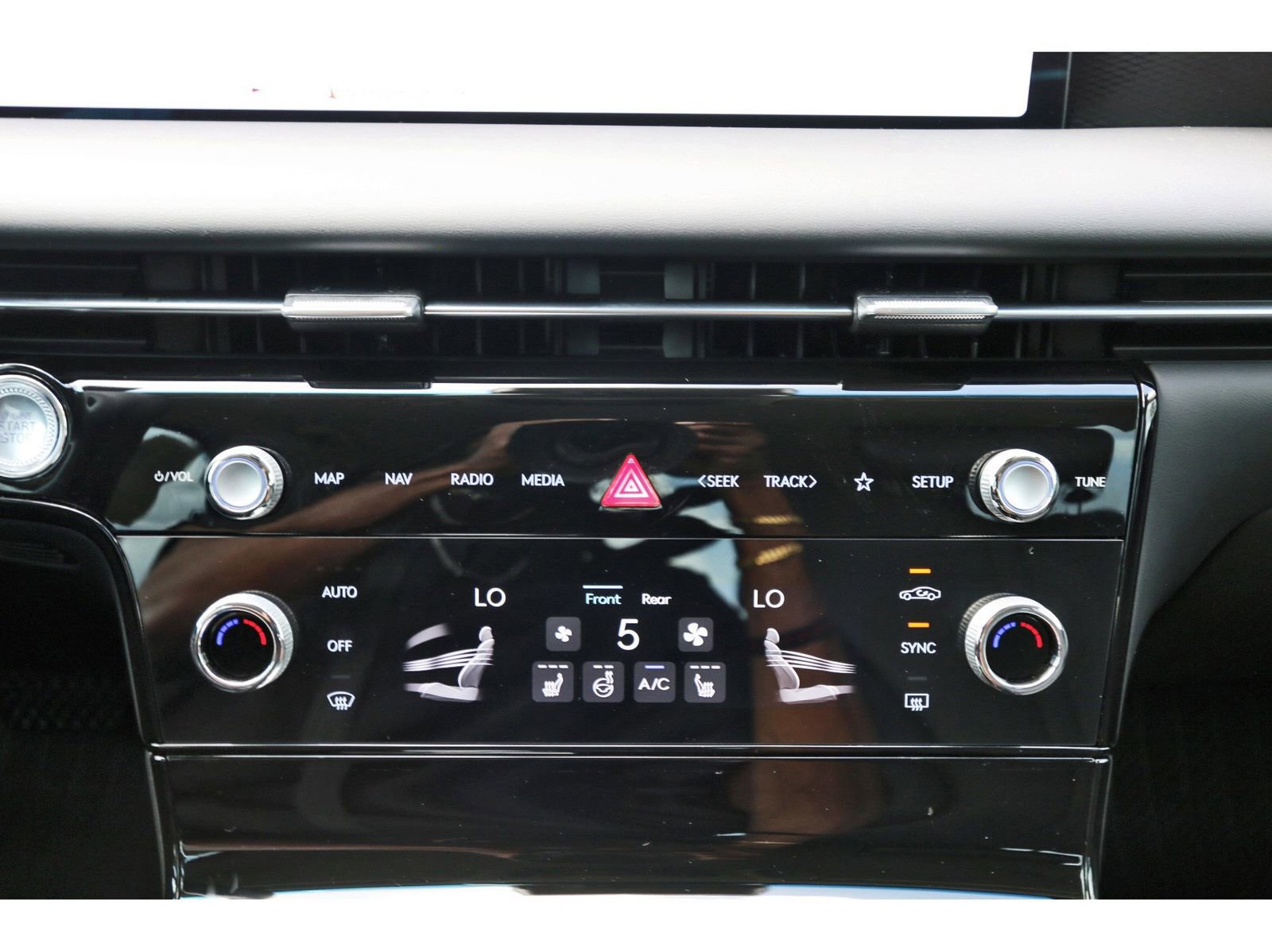 Used 2025 Genesis G80 2.5T image 27