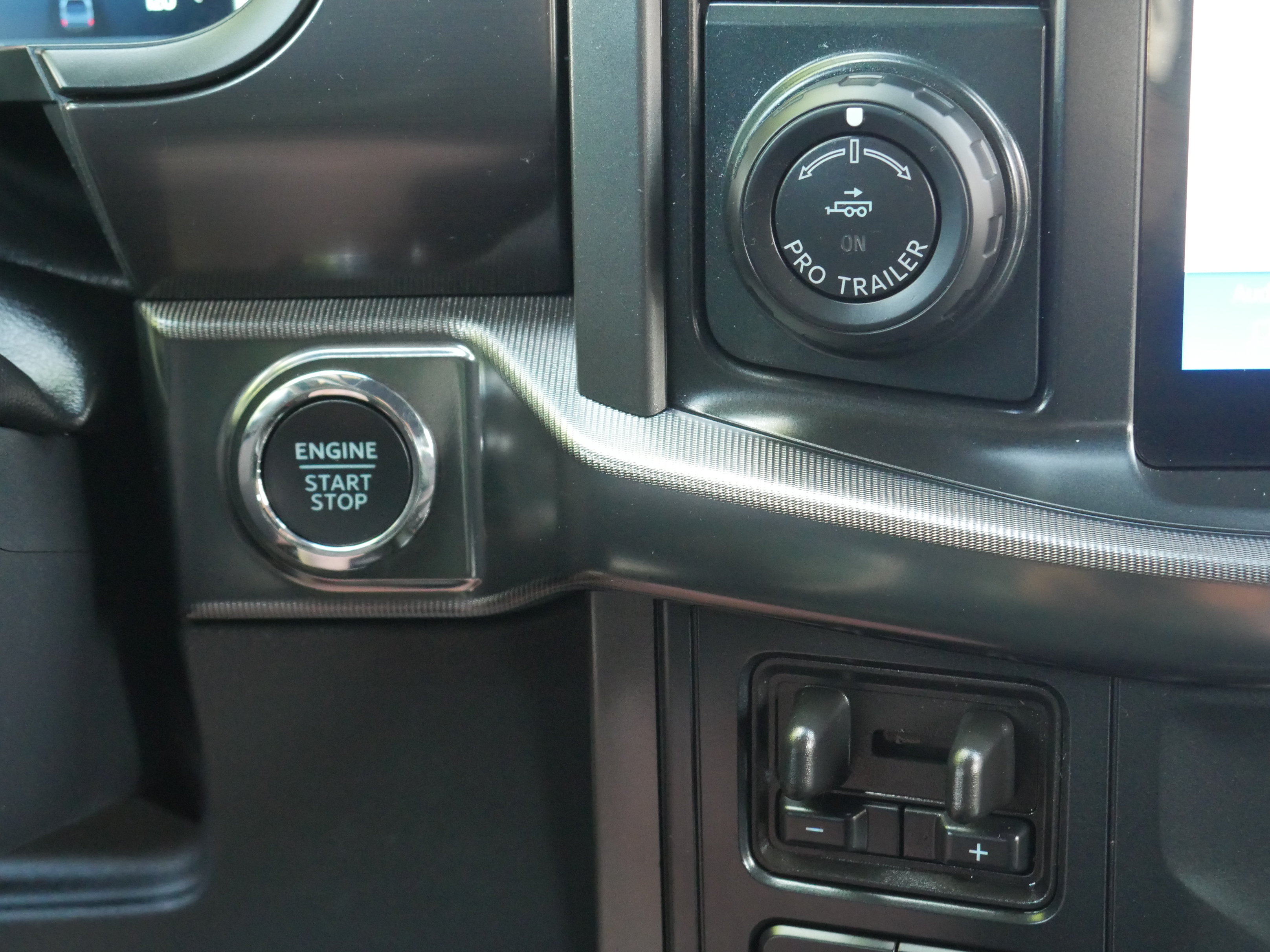 Certified 2025 Ford F150 Lariat AWD/4WD image 9