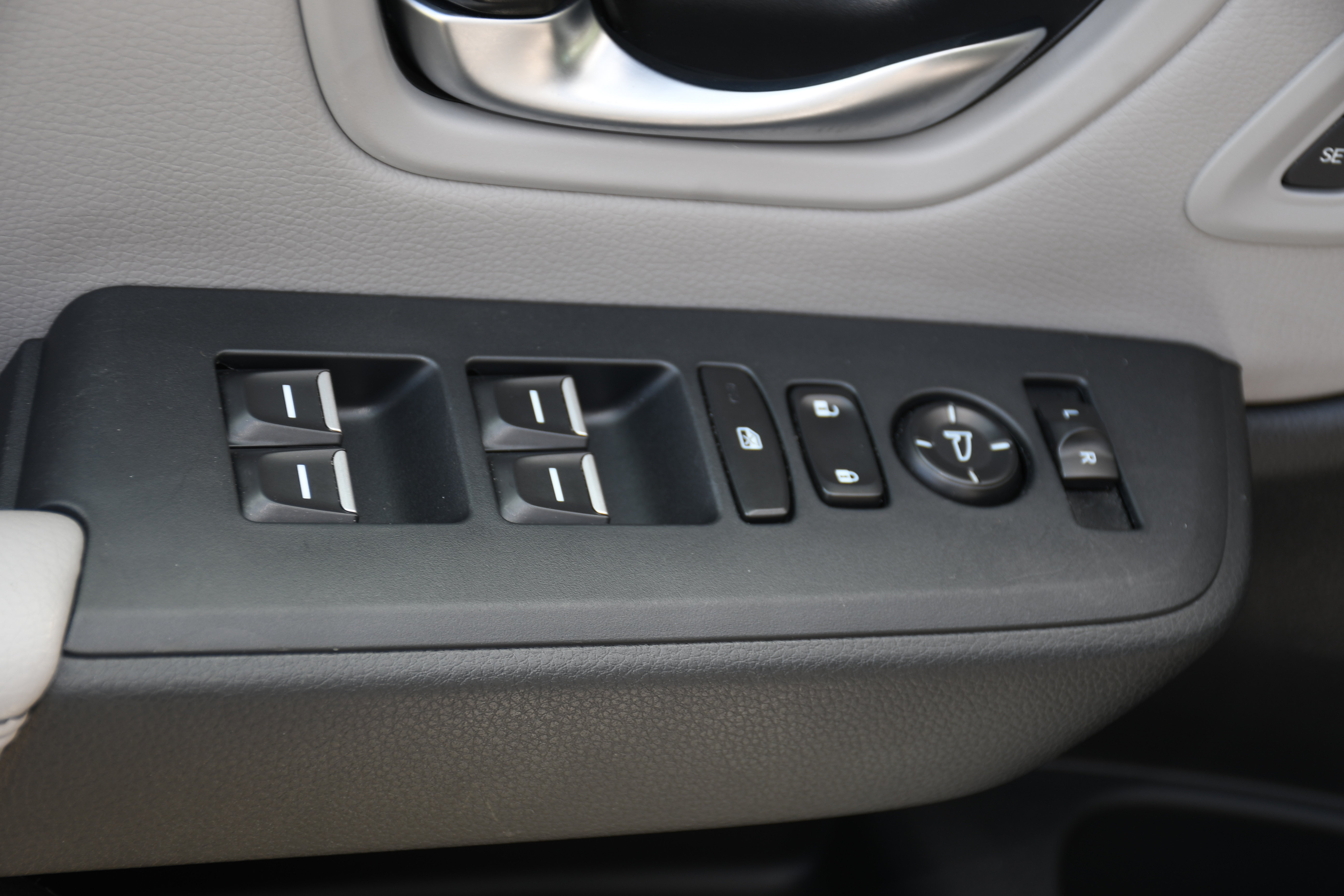Used 2025 Honda Pilot EX-L image 10