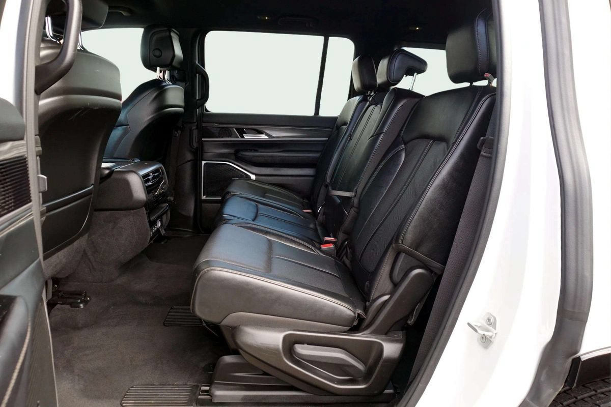 Used 2024 Jeep Wagoneer Series II w/ Flexible Seating Group RWD image 19