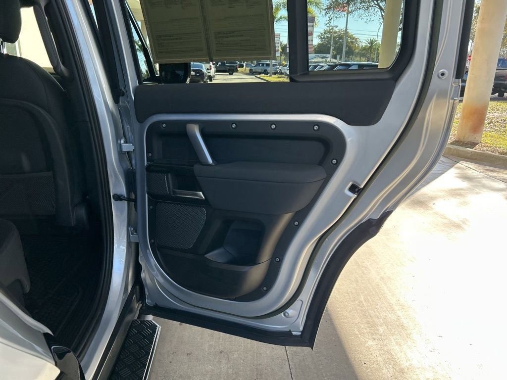 Used 2023 Land Rover Defender 110 X-Dynamic SE image 42