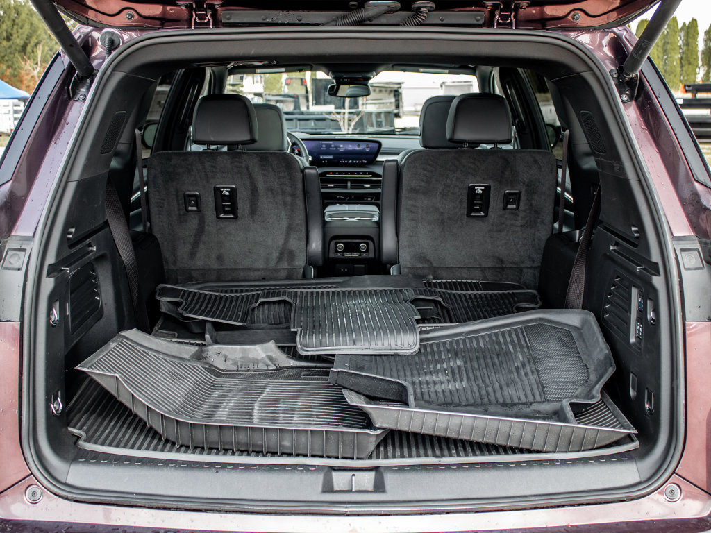 Used 2025 Buick Enclave Avenir w/ Trailering Package, 5000 lbs. image 31