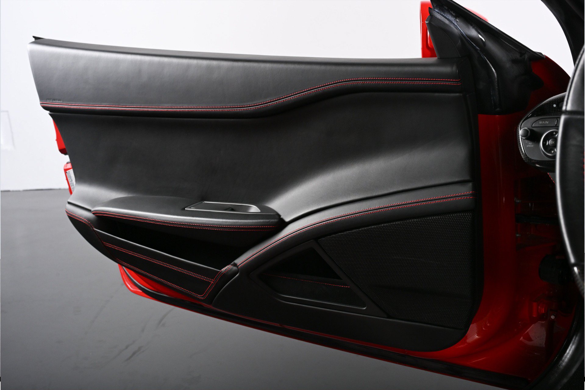 Used 2014 Ferrari 458 Italia Coupe RWD image 11