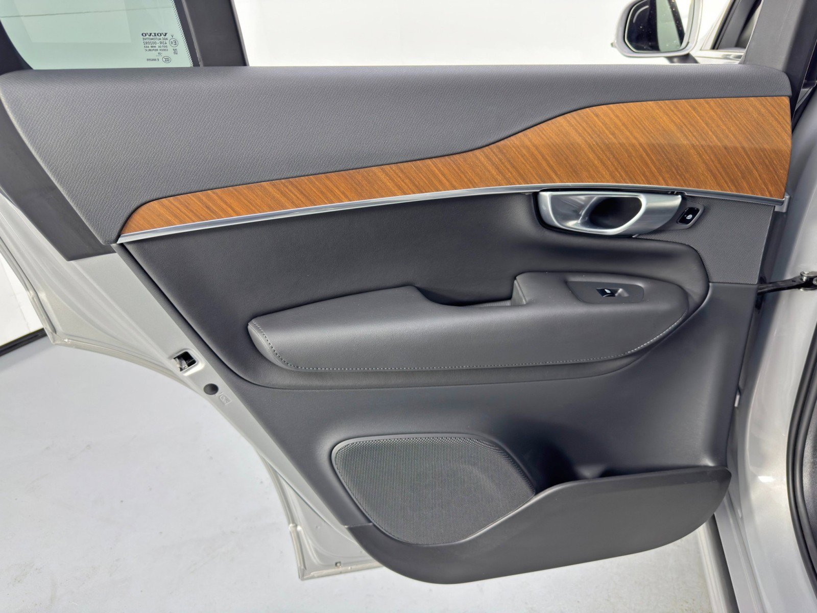 Used 2024 Volvo XC90 T8 Plus w/ Protection Package Premier image 45