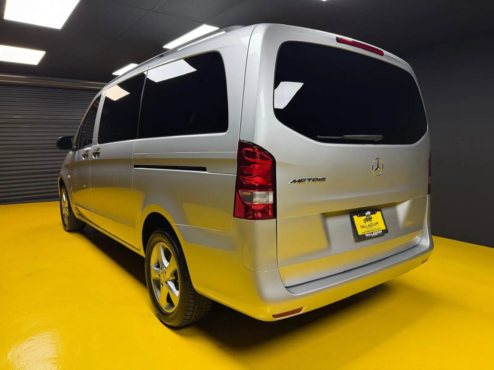 Used 2016 Mercedes-Benz Metris Passenger w/ Driver Efficiency Package image 4