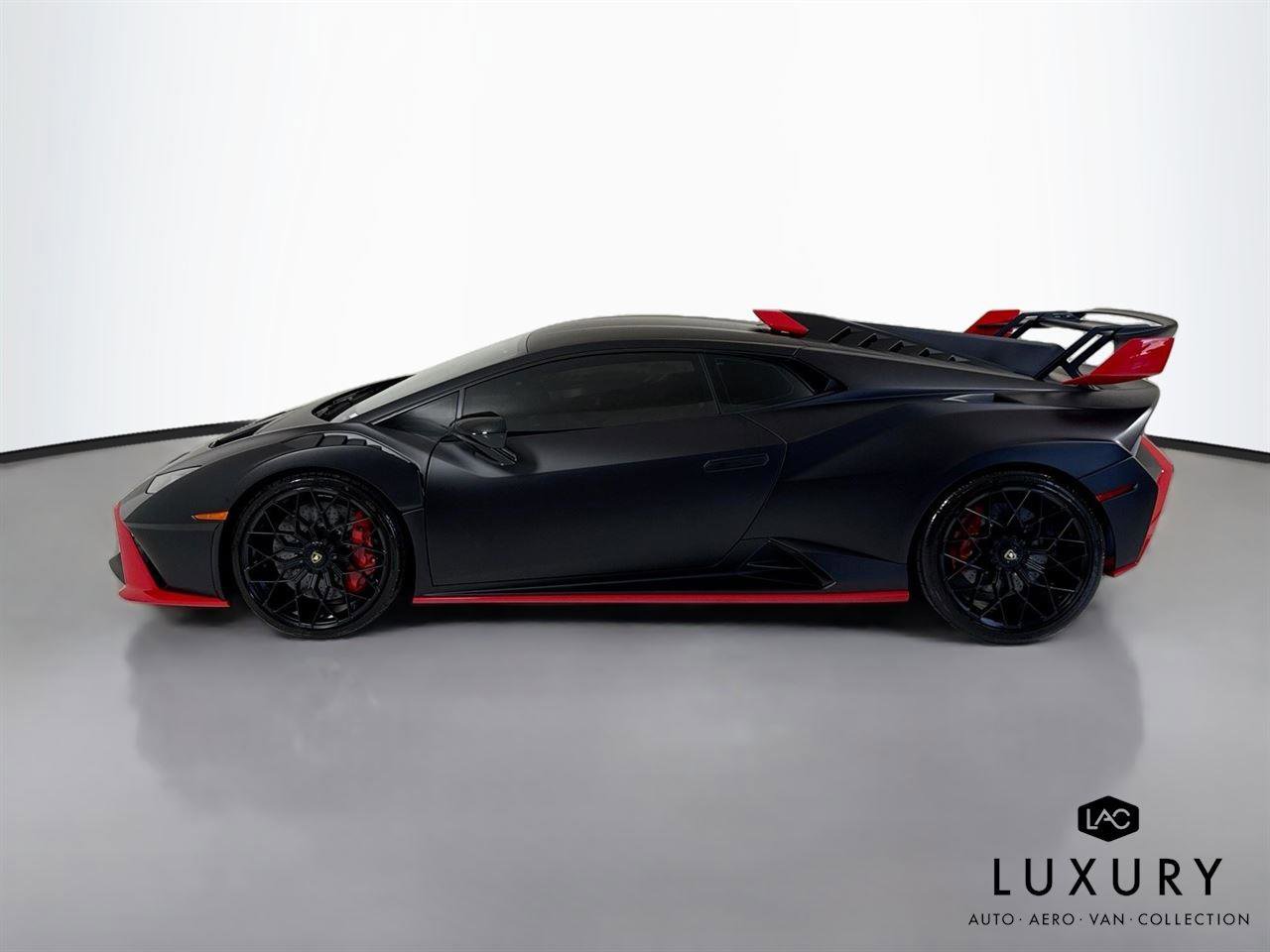 Used 2022 Lamborghini Huracan STO RWD image 9