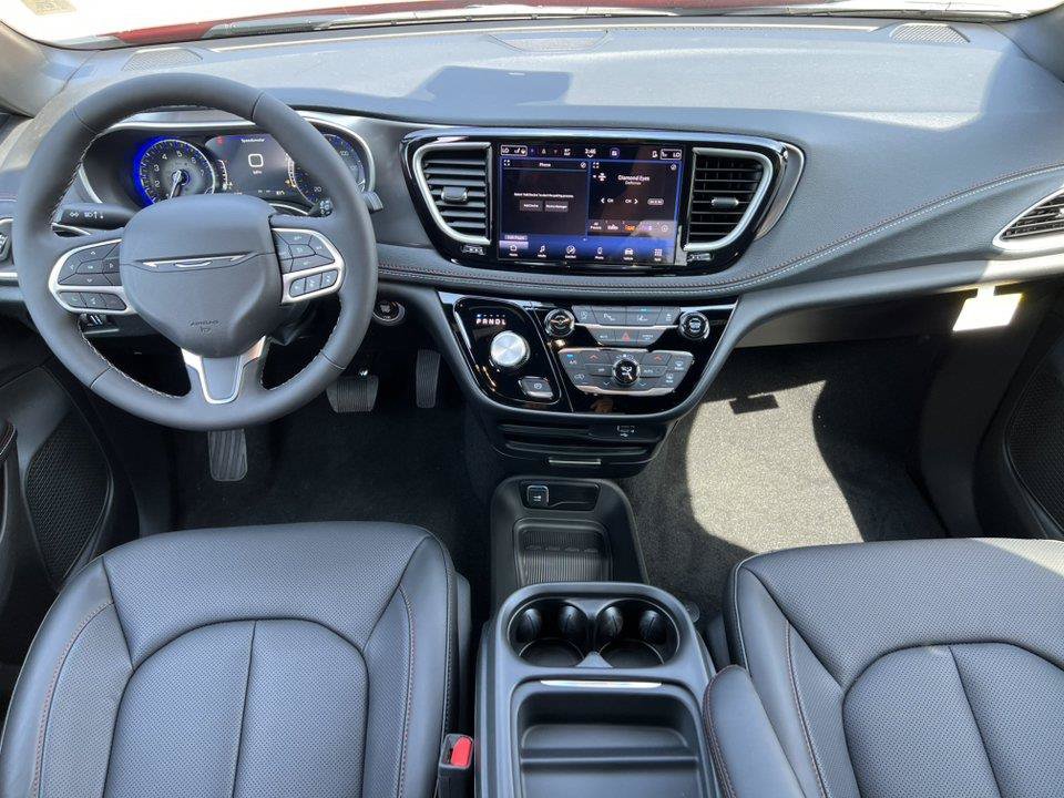 New 2027 Chrysler Pacifica Select AWD/4WD image 3