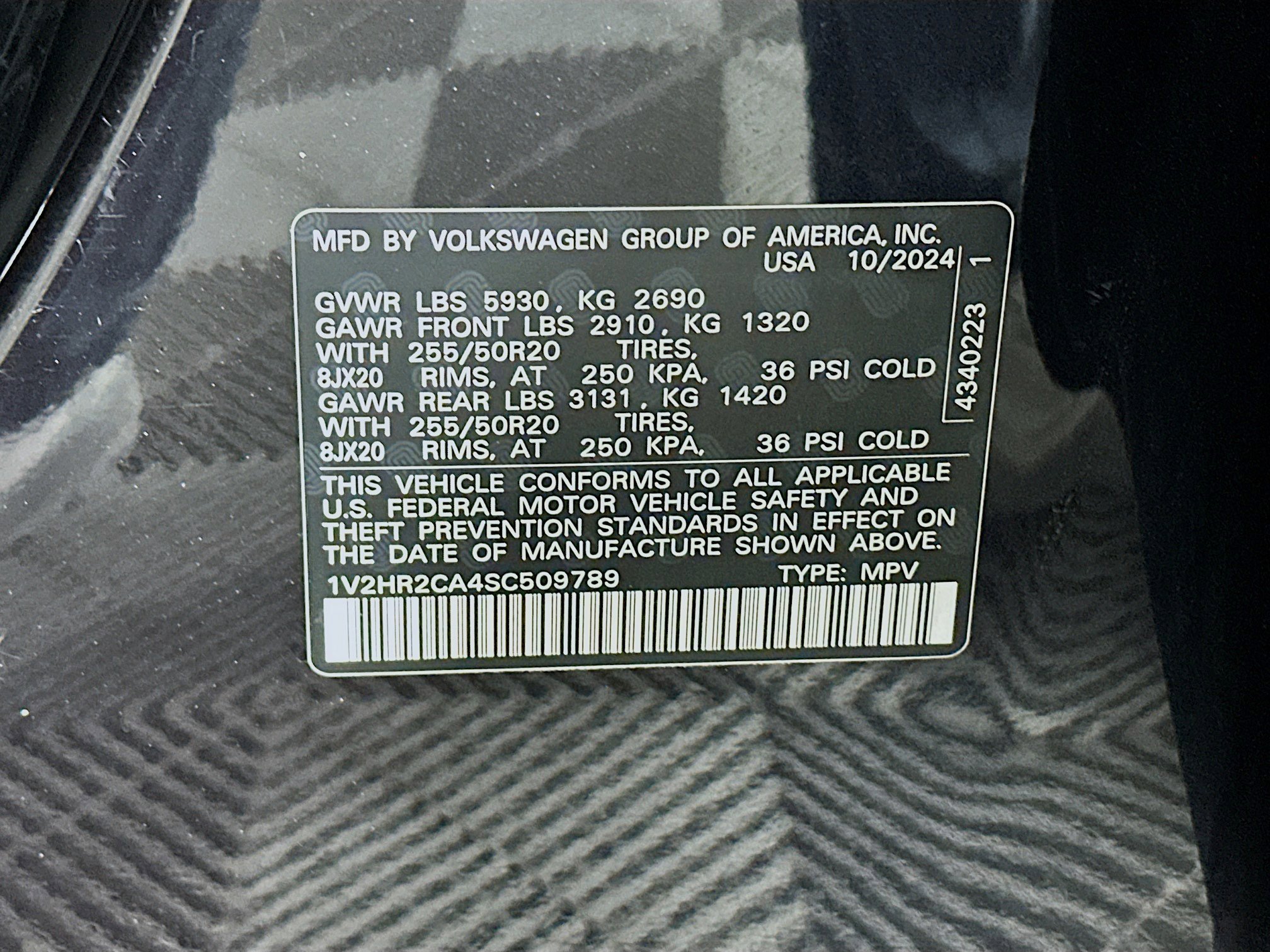 Used 2025 Volkswagen Atlas SE image 12