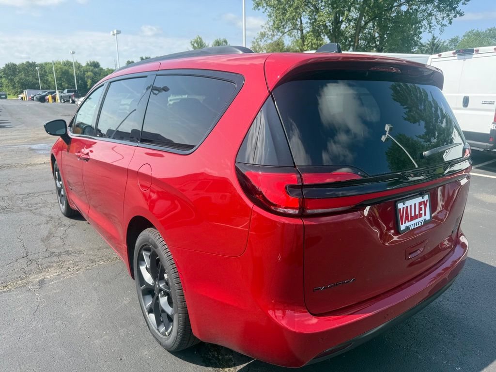 New 2027 Chrysler Pacifica Select FWD image 6