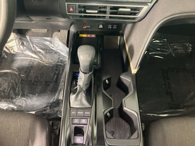 Used 2025 Toyota Camry LE image 12